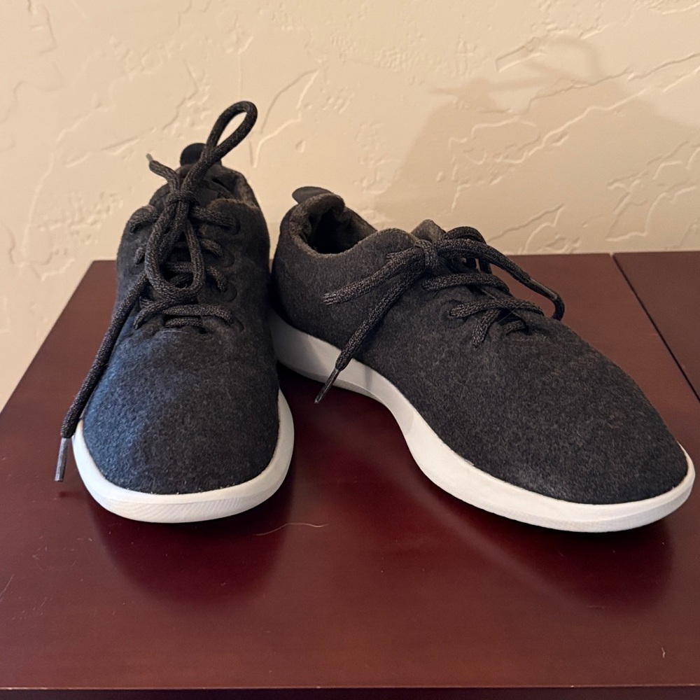 Charcoal Grey Allbirds wool runners - size 7